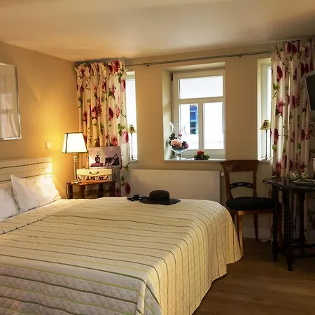 Romantik Zum Rosenhof Отель Hesserode