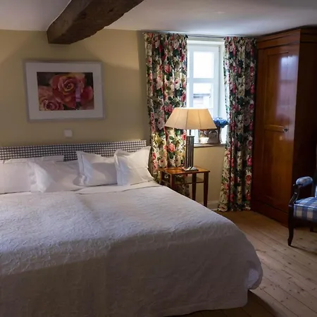 Отель Romantik Zum Rosenhof Hesserode